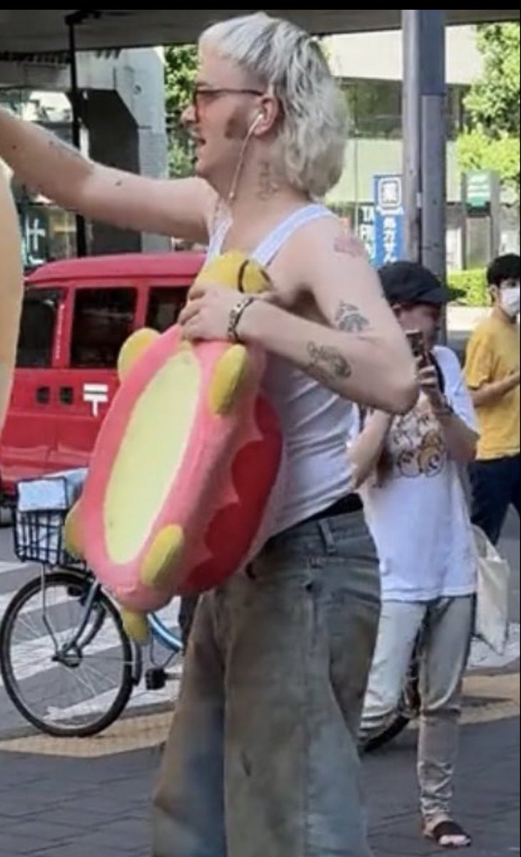 d3adfix's tweet photo. His ass cant stay in his pants anymore #freeass https://t.co/m7Na127Y6x
