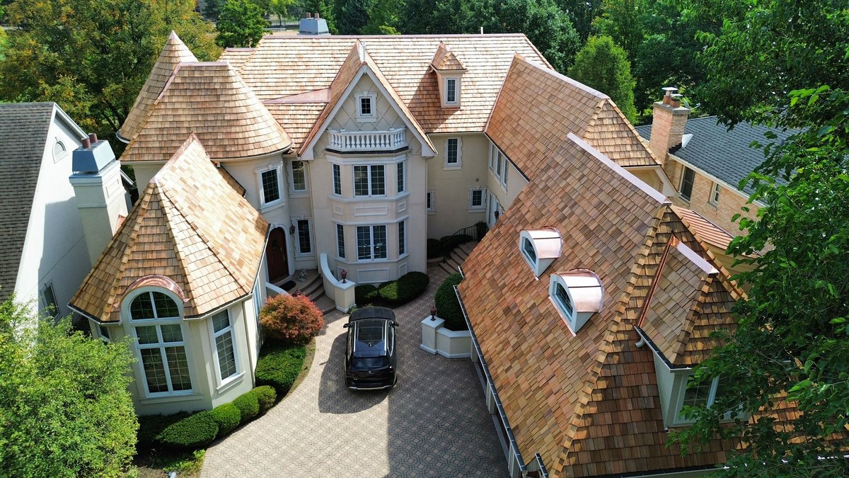 ShakeGuys's tweet photo. π‘β¨ Shake Guys helped this River Forest family reinvigorate their home's beauty with a stunning Cedar Shake Roof Replacement! This Roof combines timeless elegance with natural durability.
#ShakeGuys #roofing #CedarShake #cedarshakeroof #homeTransformation #RiverForestil https://t.co/ifuTxAEXTz