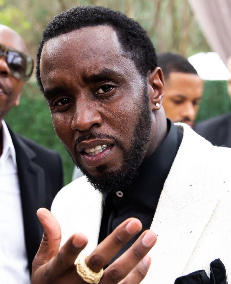 SHARSHCADE's tweet photo. Diddy’s legal team proposed a $50M bail package to get him out of federal custody 
 #Diddy #Diddyarrest #NewsUpdates #HipHopCulture #rap #foryoupage #foryourpage #fy #fyp #viral https://t.co/OpDDWlZWsJ