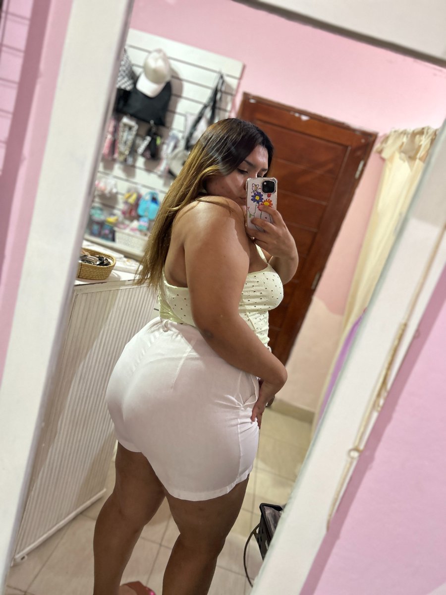 Yoohoohhah's tweet photo. @YancaDaCaramel i have a lot twerking vids on my OF 🤭 https://t.co/ITj5favaxb