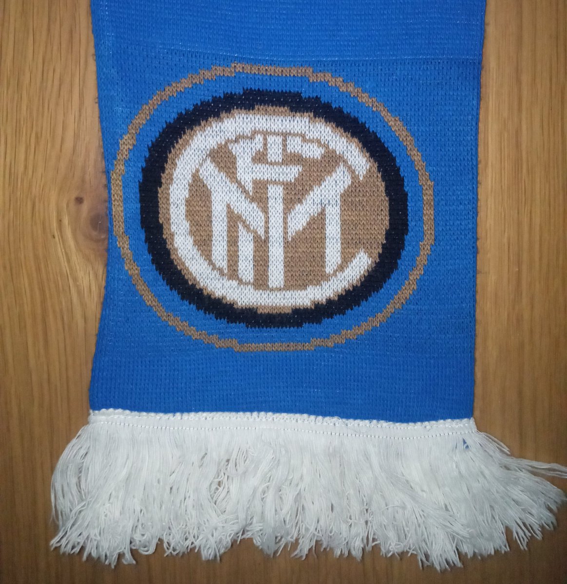 bufandafutstore's tweet photo. 🧣 Bufanda de los encuentros de la UEFA Champions League 2018/19 entre el PSV Eindhoven (@PSV) y el Inter de Milán (@Inter_es). 

¡Solo una disponible, no perdáis la oportunidad! https://t.co/MN9qBT1FCT