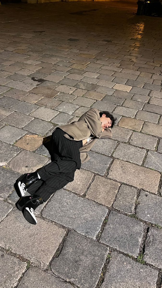 there’s nothing more relatable than jessie mei li sleeping at any opportunity in any circumstances