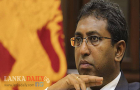 LankaDaily's tweet photo. ප්‍රතිඵල එන්නත් කලින් සජබේ කැරැල්ලක්. හර්ෂට ලොකු පුටුවක්!
https://t.co/8QUJnyVNRM https://t.co/FPkaFpwRuM