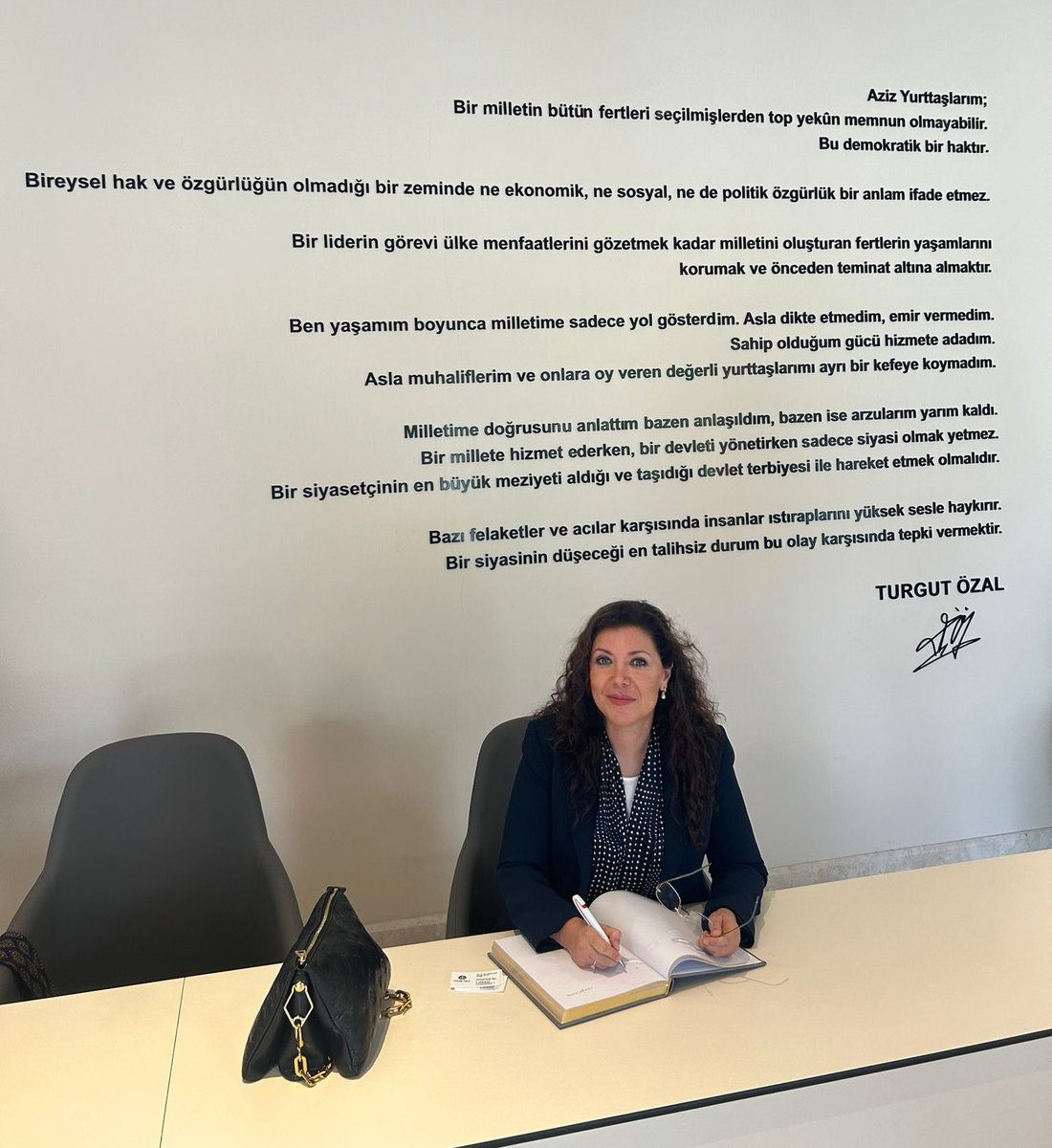 Artık Merkez Parti var! Merkez sağın birleştiği adres! <a href="/Merkez_Parti/">Merkez Parti</a>