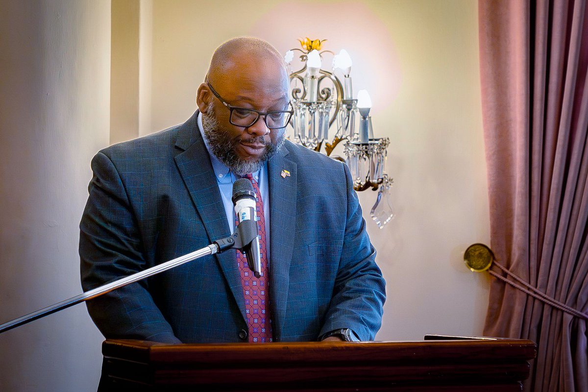 🇪🇨🤝🇺🇸 Los lazos entre los gobiernos de EE.UU. y Ecuador continúan fortaleciéndose. Ayer, Estados Unidos incrementó su asistencia, entregando $39.2 millones en fondos no reembolsables para contribuir al desarrollo inclusivo en el Ecuador. 

En la ceremonia de firma, el