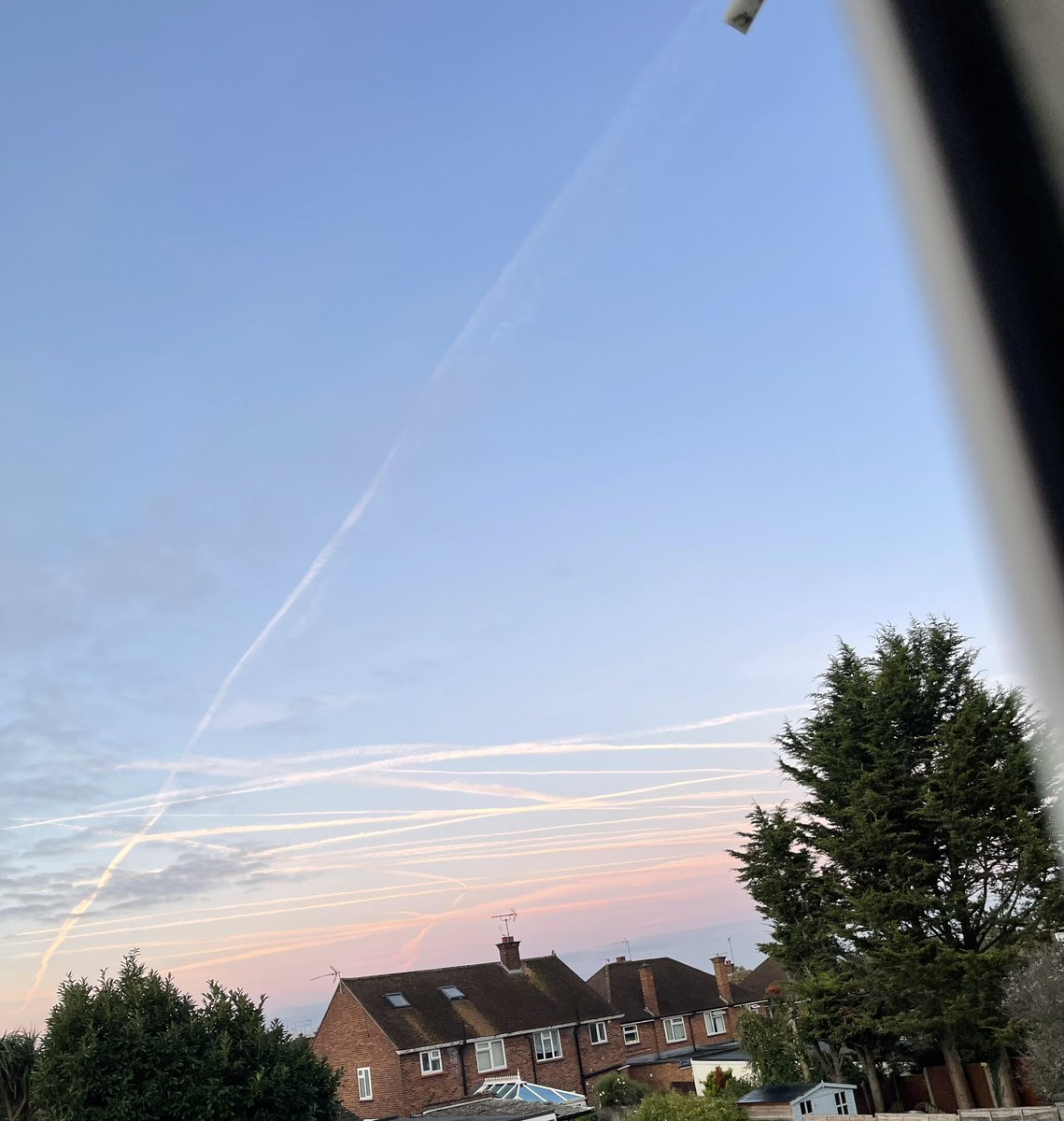 LynxTotem's tweet image. 17/09 1am and 6am and London #chemtrail #GeoEngineering #WeathModification er