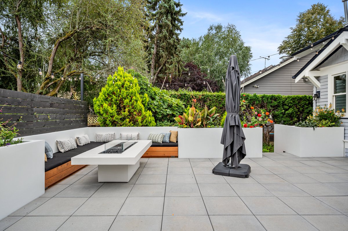 DebbieThomasPDX's tweet photo. Just Listed!
2844 NE 22nd Ave., Portland, OR 97212
4 beds I 2.5 baths I 3190 SF
$1,275,000 I MLS# 24293855

Contact Todd at (503)957-3079 for more information and/or to schedule a tour! https://t.co/6Laq9Ervvz