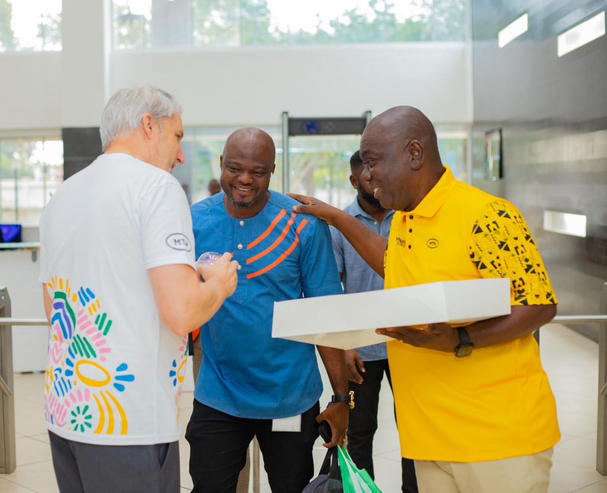 MTNGhanaCareers's tweet photo. Sweet moments at MTN House! Celebrating our teamwork and dedication during Global Appreciation Week.  #GlobalAppreciationWeek https://t.co/BrCXQ077Hq