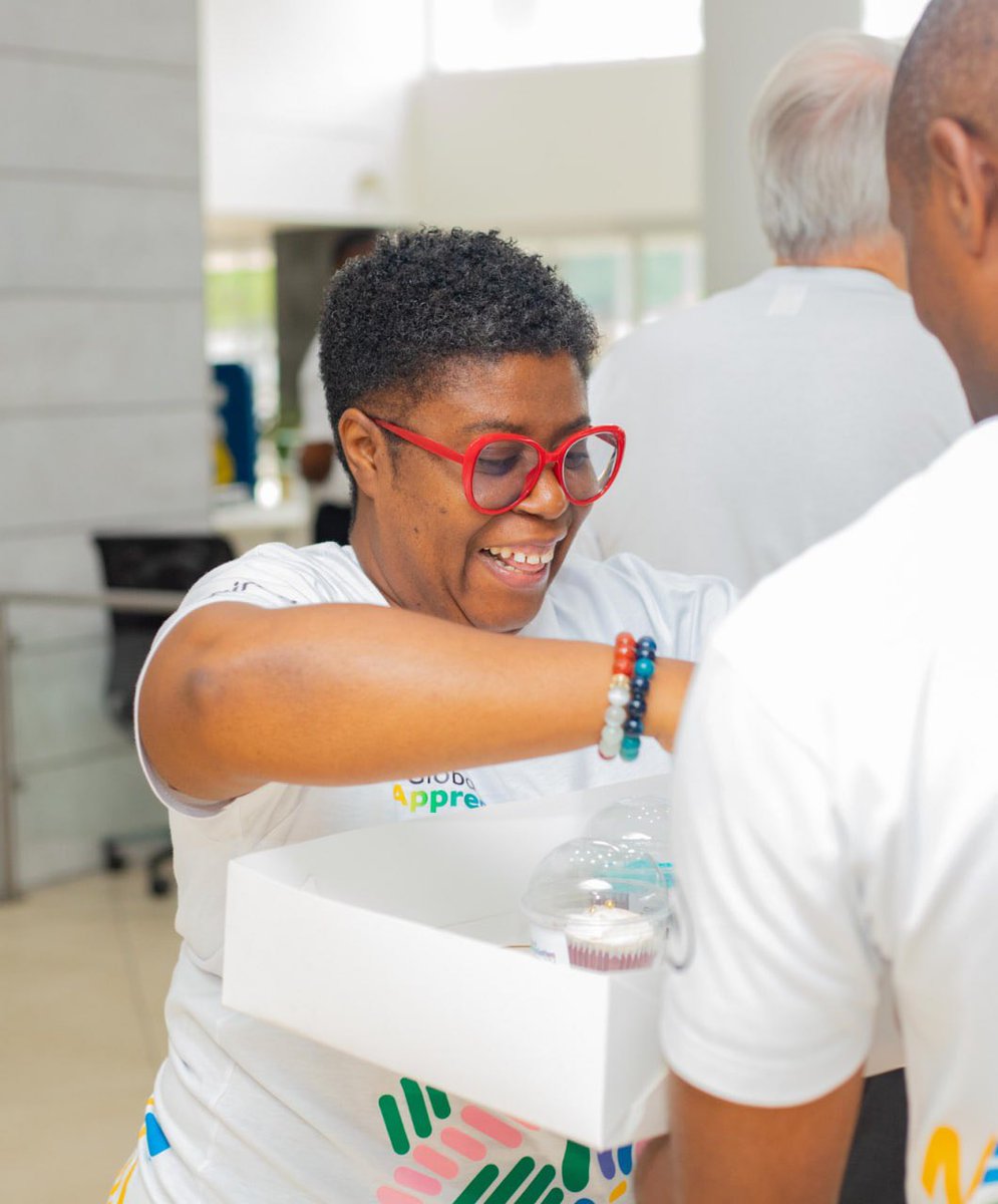 MTNGhanaCareers's tweet photo. Sweet moments at MTN House! Celebrating our teamwork and dedication during Global Appreciation Week.  #GlobalAppreciationWeek https://t.co/BrCXQ077Hq