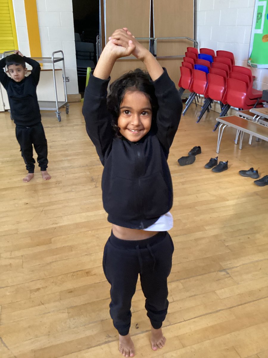 ECS_Keighley's tweet image. Reception had their first PE lesson today. They were tremendous! #shoesandsocks #newroutines #beingindependent #findaspace
