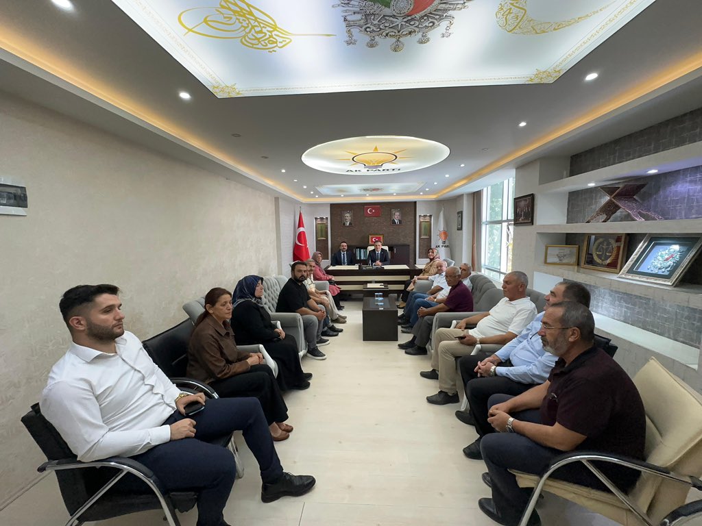 AKPartiElbistan's tweet photo. Kahramanmaraş Milletvekilimiz Sn. Mevlüt Kurt, ilçe başkanlığımızda  teşkilatımız ile bir araya gelerek, hasbihal etti.

Toplantımızın hayırlara vesile olmasını diliyoruz. https://t.co/LdHs7scyxf