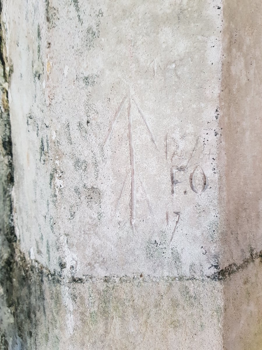 TheHistoryMouse's tweet photo. A selection of marks from #StMaryOdstock #Wiltshire. The C13 north door. Glyphs and alphabetic characters. The marking left is a close match to that on the south door surround
#OdstockGlyphs (3/6) #TuesdayGraffiti #HistoricGraffiti #MouseJustStaringatWalls https://t.co/mIQ7od6ywF
