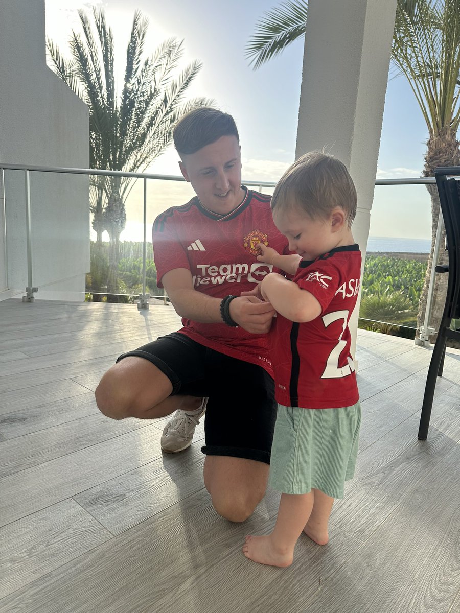 JasonAshbrook's tweet image. He will either look back at this picture and be grateful or will be ashamed 🤣
@ManUtd don’t let me down👀 #OneTeam