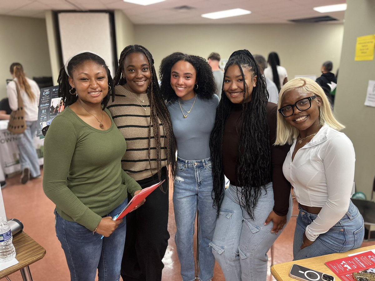 CounselorGhs's tweet photo. Amazing trip to the Infinite Scholarship Fair today with some of our greats in the Class of 2025!! https://t.co/aIsRnlIPGf