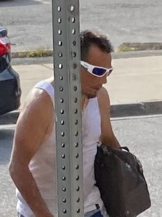 My work laptop and notes stolen from my car in downtown #ldnont. 😭
This is the suspect carrying it! 😡
Clarence just north of Dundas. 
Report filed. 🚔<a href="/lpsmediaoffice/">London Police Service ON</a> 
Thanks to the person who tried to intervene and took the photo. 💕