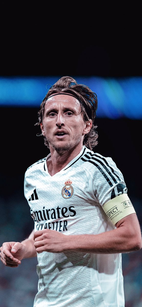 _h_w_b's tweet photo. 𝟜𝕜 : Luka Modric 🧙‍♂️🪄 
└📄 Real Madrid | #RMAVfB https://t.co/zHRS8QIGKE