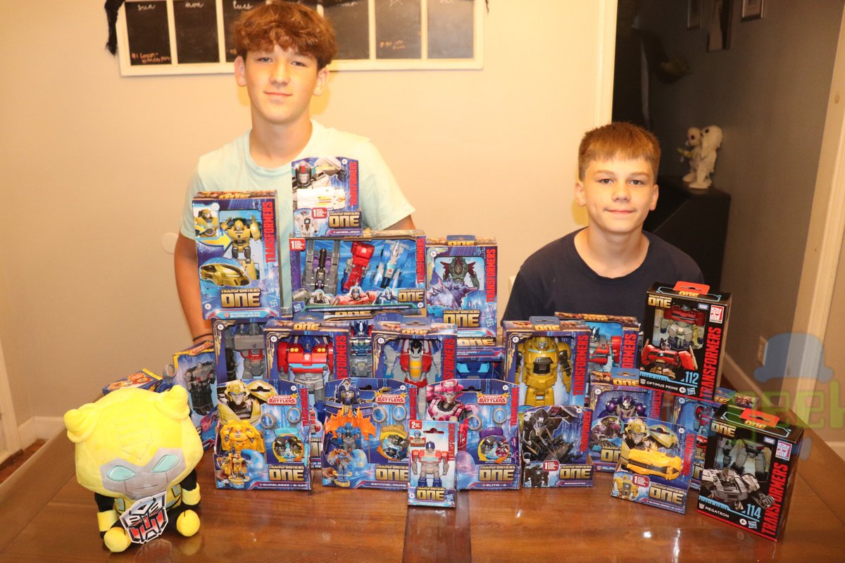 litlgeeks's tweet image. litlbots Transformers One Hasbro Box
@TRANSFORMERSOfficial @TRANSFORMERS #Transformers40th #TransformersAnniversary #FreeProduct #hasbro #hasbropulse #Transforers #TransformersOne #Autobot #Decepticon #MTMTE #RobotsInDisguise #RID #Bumblebee #OptimusPrime