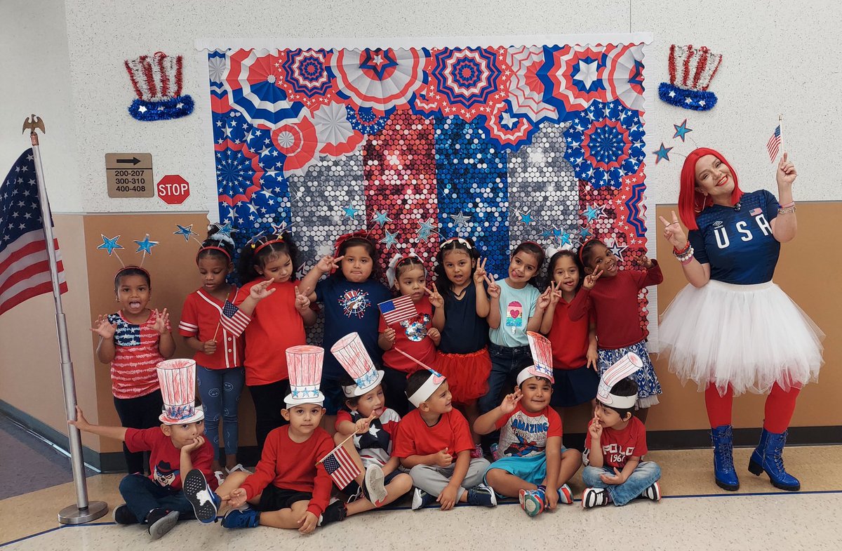 scedillo78's tweet image. Just like the title of the book we read, we are so proud! So proud of our country! Happy Constitution Day! @Griggs_AISD @AldineISD @Primary_AISD @drgoffney @Claudia86112408 #AldineImpact #ConstitutionDay #prekfun