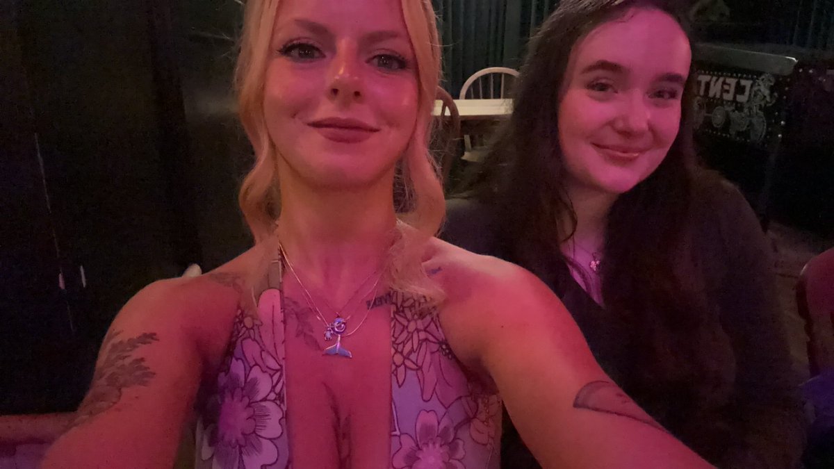 thatsealgirl's tweet image. Organised a social for all our degrees under the @ExeterMarine school, met @carlamillerx who interned at @ArranCoast!! Such a small world 🌊