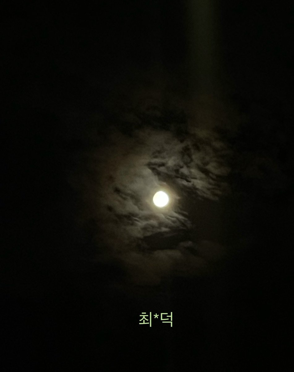 bestDmate's tweet photo. 우리 산하가 요즘 심란한거 같네…나만의 기우일수도 있겠지만…추석이되면 유달리 생각나는 밝고 예쁜 우리 달님 때문일까? 아님 혼자 맞이하는 팬콘때문일까? 보고싶은 마음은 변치않는데 시간이 자꾸 가는게 무정하단 생각도 들고…암튼 보고싶다…너희모두💜 https://t.co/cLsZqRgAq6