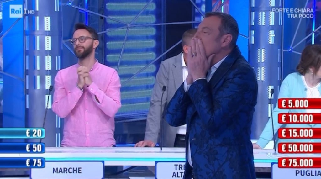 sweatvante's tweet image. cioè questo ha deciso di uscire da solo perché la sua fidanzata non ha accettato di farsi umiliare per tutta la durata del percorso e non gli ha permesso di sfruttare l’occasione per la fama. ALLIBITA
#temptationisland