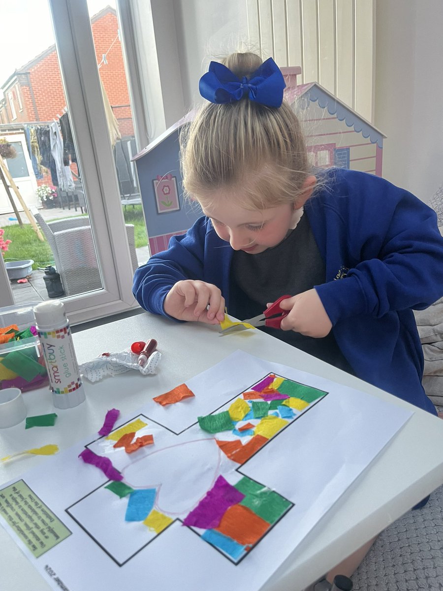 parentOLOL2023's tweet image. F has taken such care and consideration with her collage for #MrsDREChallenge she wanted her cross design to be bright and beautiful like God’s creation 🌈🌳🌺☀️#OLOLHomeworkChallenges @ourladyoflourd1