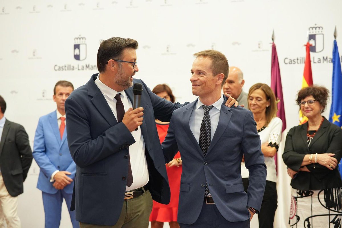 🔴⚪️ CARTA DE AGRADECIMIENTO Y DESPEDIDA
Es imposible expresar en palabras el honor que ha significado, y tampoco puedo agradecer lo suficiente vuestro apoyo y afecto durante estos años… GRACIAS 🙏
👇👇👇