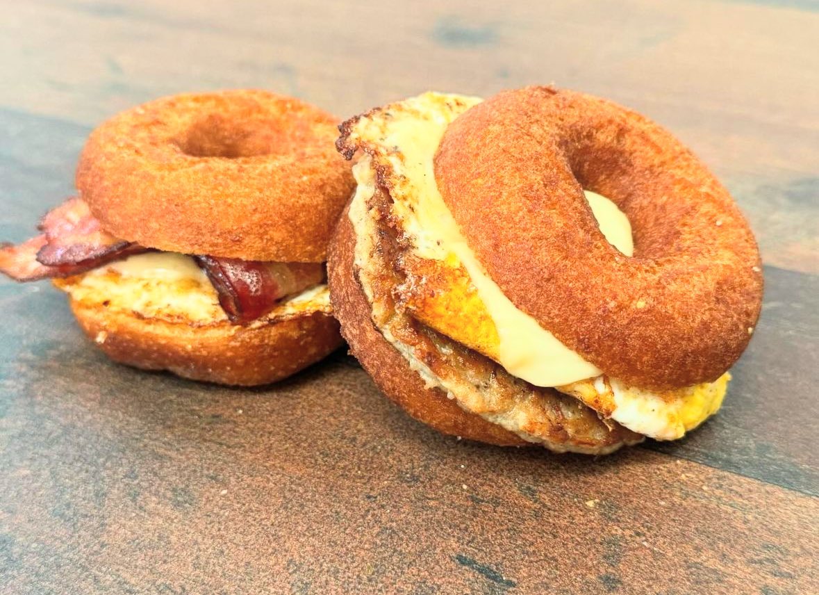 theCManRoadside's tweet image. We’re experimenting with an apple cider donut breakfast sandwich, choice of bacon or sausage! 😋 Whaddya think?
#ciderdonuts #breakfastideas #nh
#newhampshire #newengland 
@NewEnglandInfo @VisitNH @nhtravel @wmur @UnionLeader