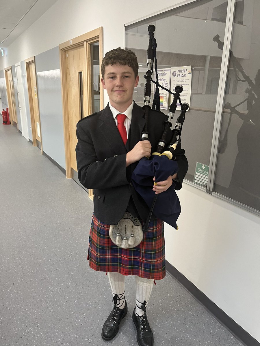 music_carrick's tweet image. Two excellent musical performances tonight from Angus and Thomas @Carrick_Academy senior awards ceremony.  @SAMusicService 
👏👏👏