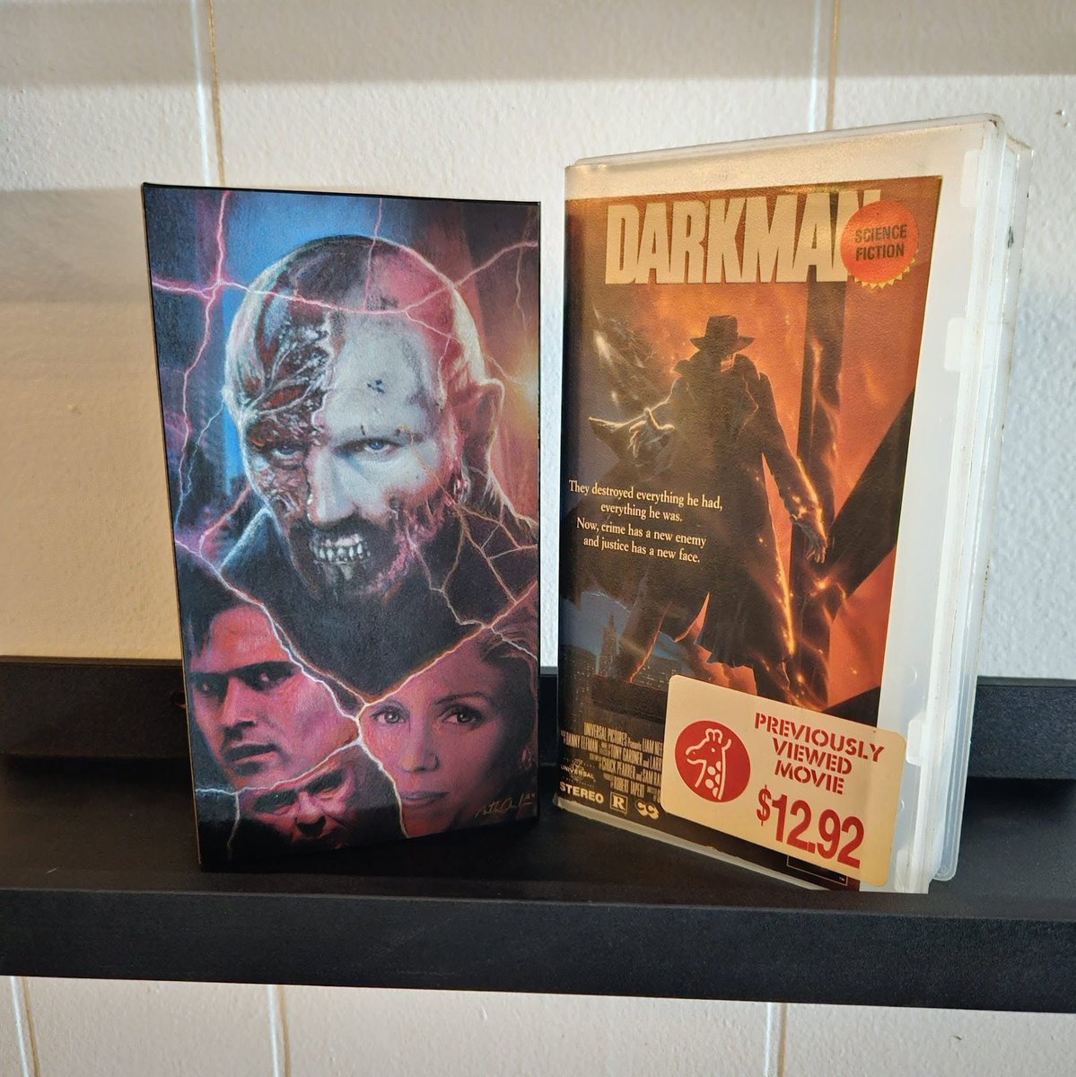 Nathan Anderson (@naarrt) on Twitter photo My 2nd piece for OUTPOST VIDEO at <a href="/OutPost512/">Out Post 512</a> available this Friday Sept 20th! Inspired by a favorite film: DARKMAN (1990) This VHS cover original and others on sale soon! #darkman #darkmanmovie #liamneeson #naarrt #nathananderson #vhs #vhsart #movieart #horror #sciencefiction My 2nd piece for OUTPOST VIDEO at <a href="/OutPost512/">Out Post 512</a> available this Friday Sept 20th! Inspired by a favorite film: DARKMAN (1990) This VHS cover original and others on sale soon! #darkman #darkmanmovie #liamneeson #naarrt #nathananderson #vhs #vhsart #movieart #horror #sciencefiction