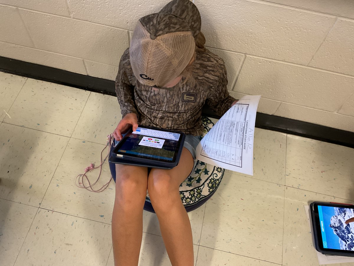 cyoungmoore76's tweet image. BSE 3rd Grade Ss are app-smashing with @ChatterPixIt and Apple Clips to create a movie about Landforms &amp;amp; Bodies of Water!  #digitallearner #AppleDistinguishedSchools @BaileyBears05 @cville_schools