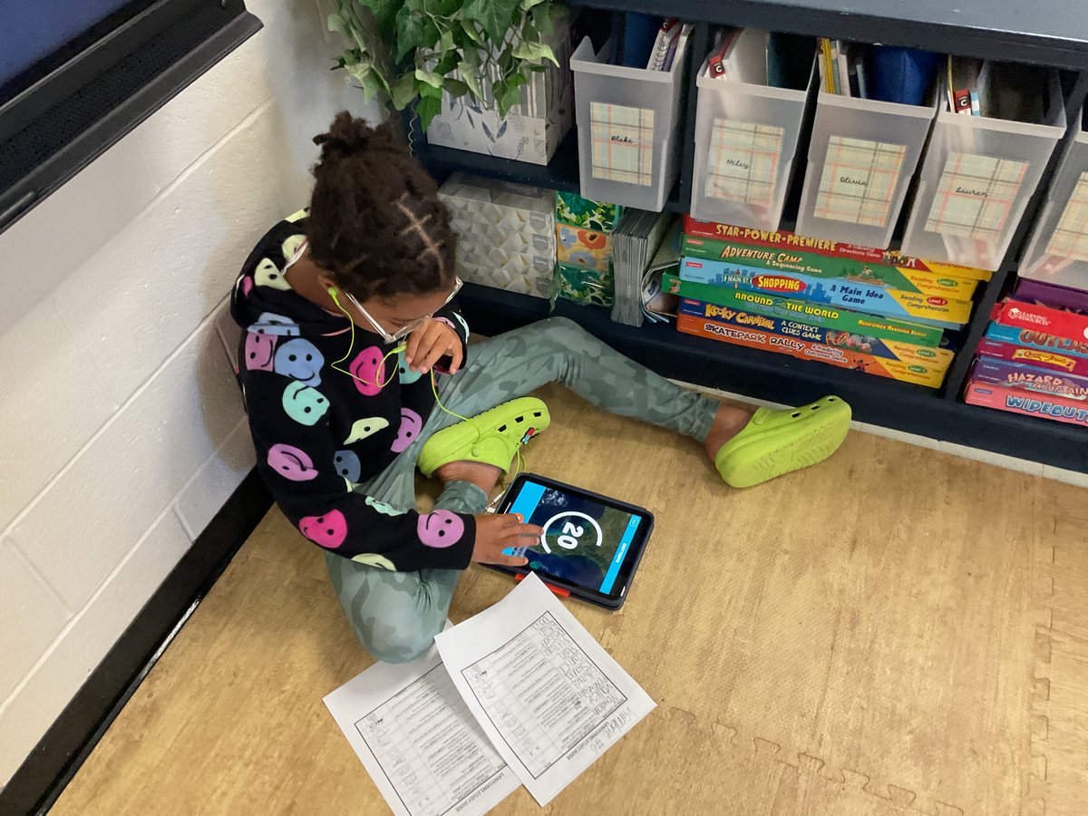 cyoungmoore76's tweet image. BSE 3rd Grade Ss are app-smashing with @ChatterPixIt and Apple Clips to create a movie about Landforms &amp;amp; Bodies of Water!  #digitallearner #AppleDistinguishedSchools @BaileyBears05 @cville_schools