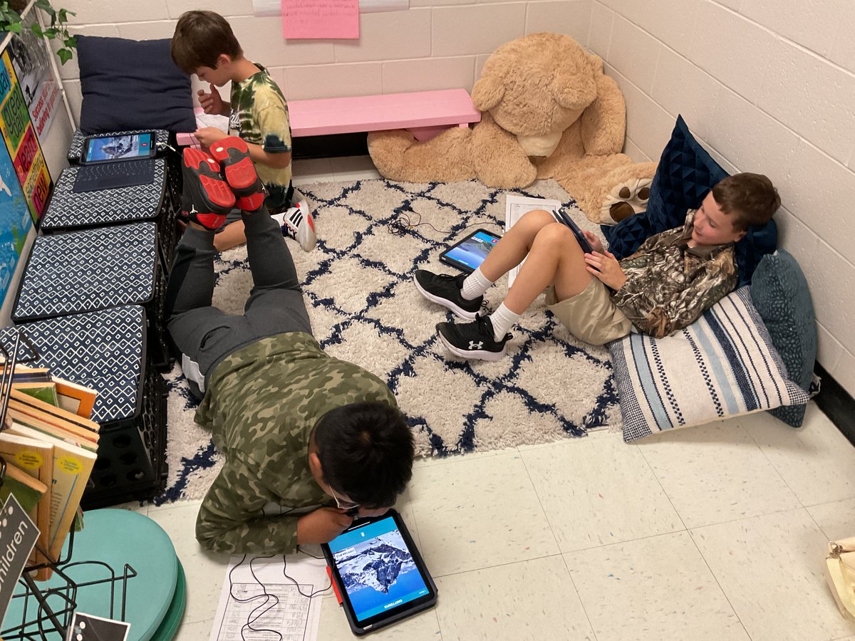 cyoungmoore76's tweet image. BSE 3rd Grade Ss are app-smashing with @ChatterPixIt and Apple Clips to create a movie about Landforms &amp;amp; Bodies of Water!  #digitallearner #AppleDistinguishedSchools @BaileyBears05 @cville_schools