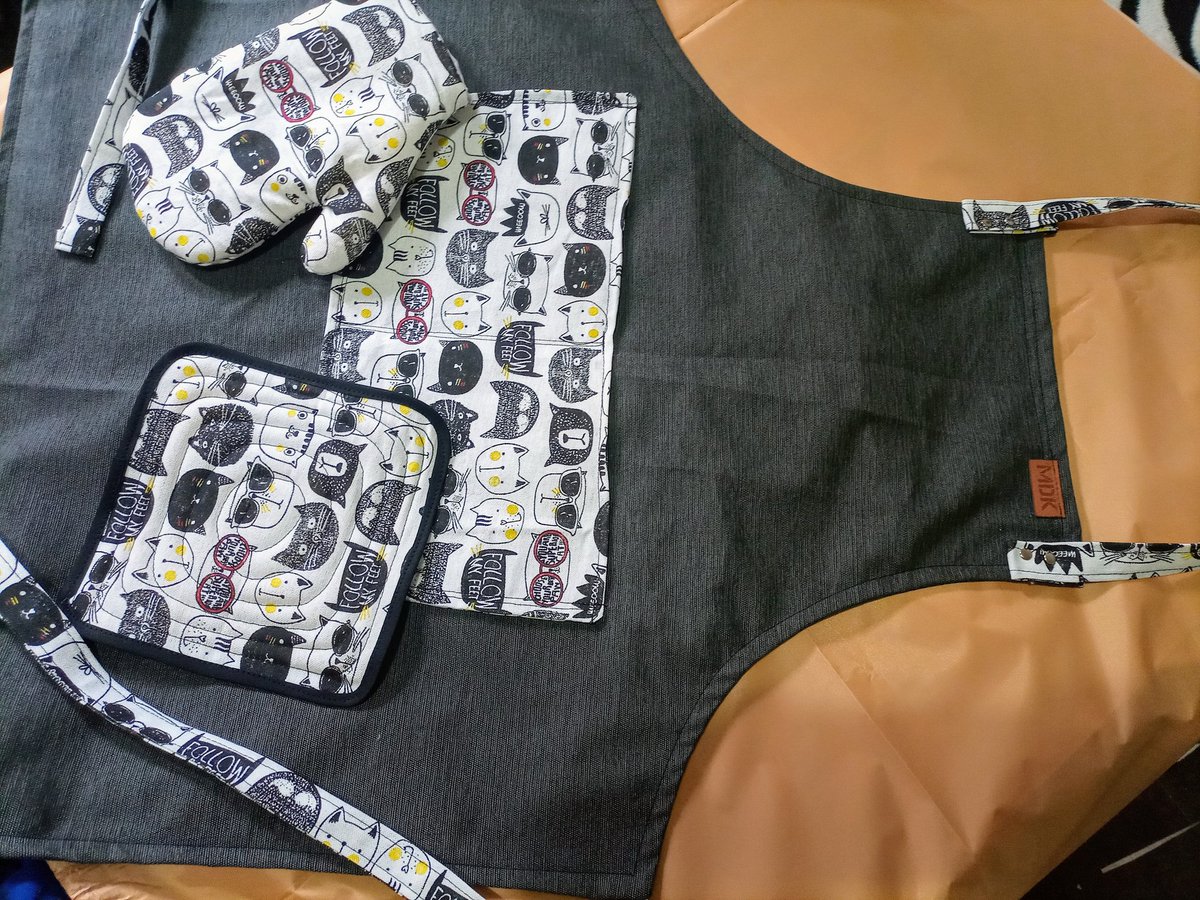 Hace dos semanas que no tengo pedidos. Ya lloré. Ya putee. Ya.
Y tanto llanto me llevó hoy a un momento de creación 😍
Ya sé que hay muchos delantales de cocina.... Pero enamórate del que hice con tanto amor. Que sea el primero de muchos Diosito! 🙏
Les gusta?
#Emprendedora