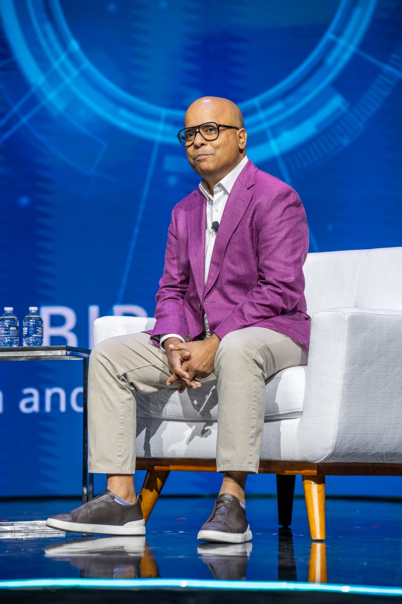 rubrikInc's tweet image. Rubrik CEO @BipulSinha took the stage with @Trace3 CEO Rich Fennessy at #EvolveConference to tell his incredible story and spread the word about the power of maximal thinking. Incredible! 👏