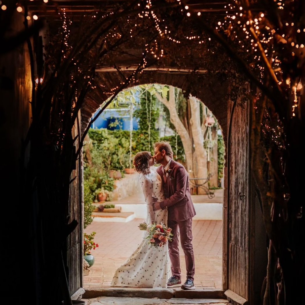 Això va passar el dissabte i ara  <a href="/Josep_Benavent/">Josep Benavent</a> i jo tenim uns anells a joc molt molons i uns records molt frikis. T'estime!!! ❤️

I gràcies a tots els qui ens vau acompanyar i ens vau fer sentir estimats. El sentiment és mutu! ❤️