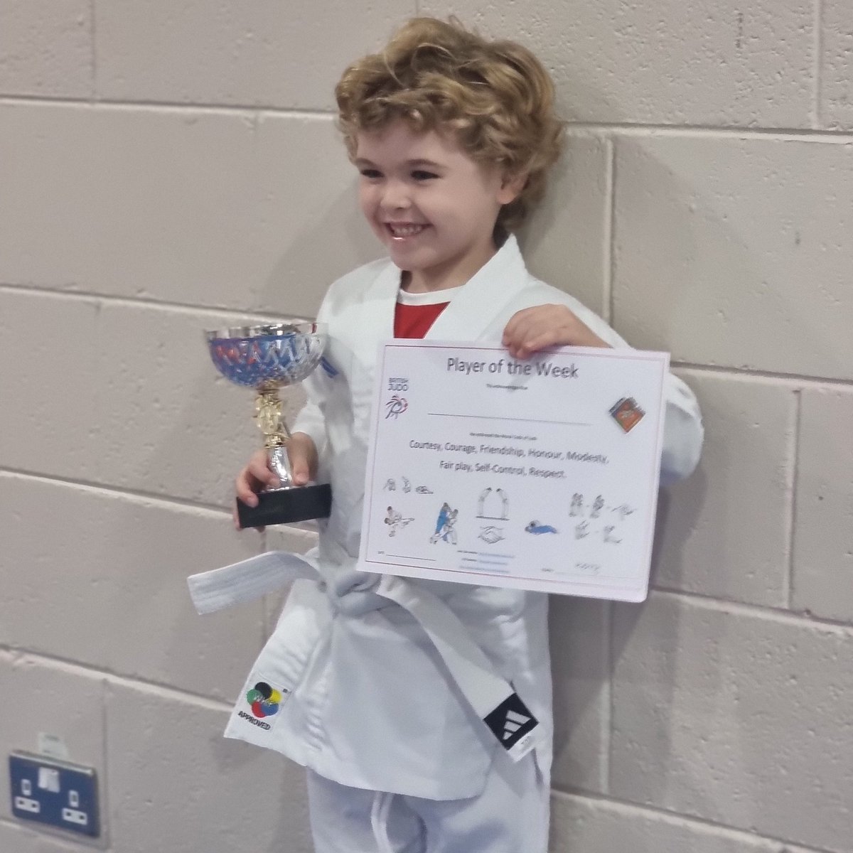lcross10's tweet photo. So Incredibly proud of my boy this evening, he's so proud of himself keep being you mate @RavenscroftCP https://t.co/lMRO2kely2