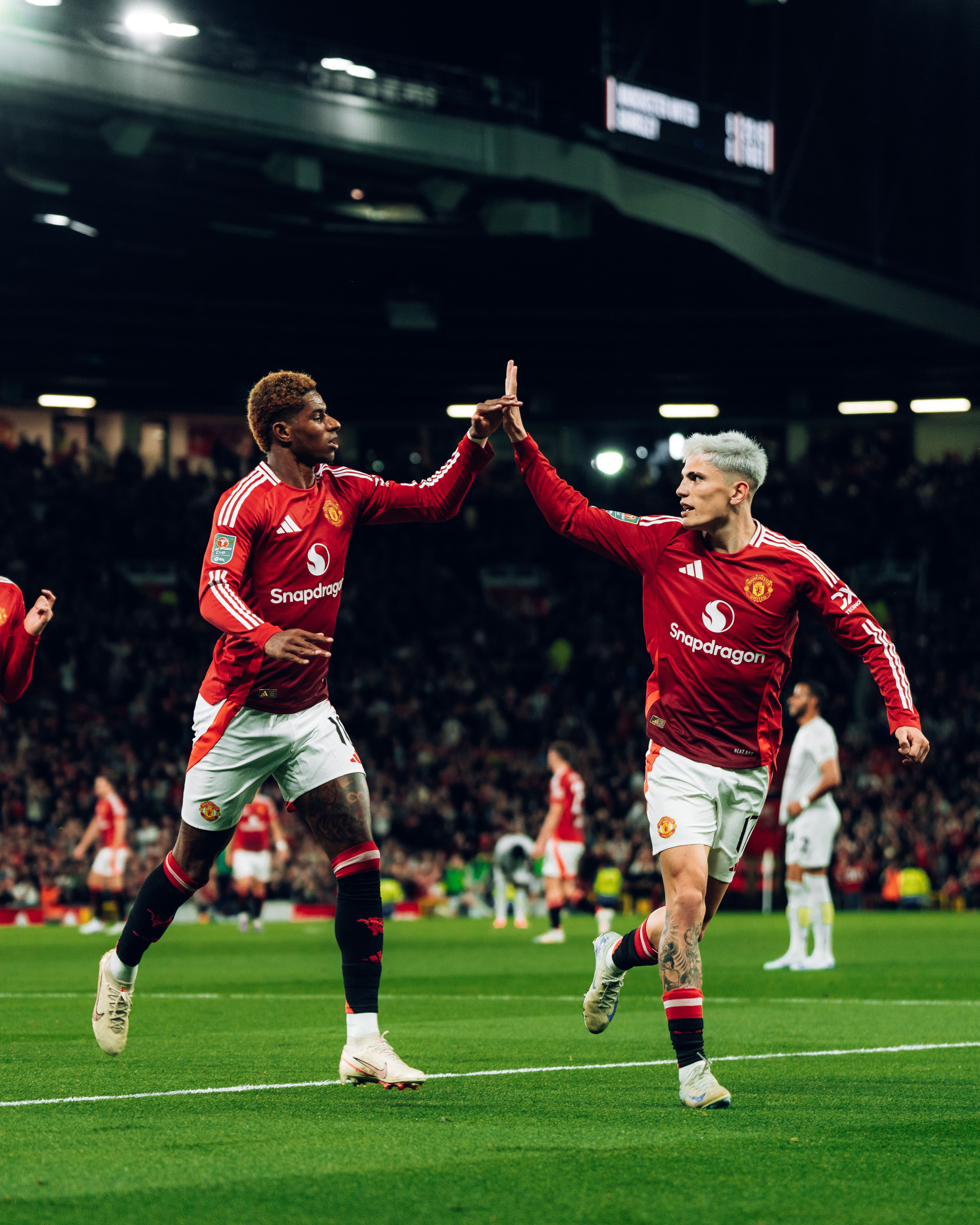 Marcus Rashford con Alejandro Garnacho. Fuente: Manchester United en "X".