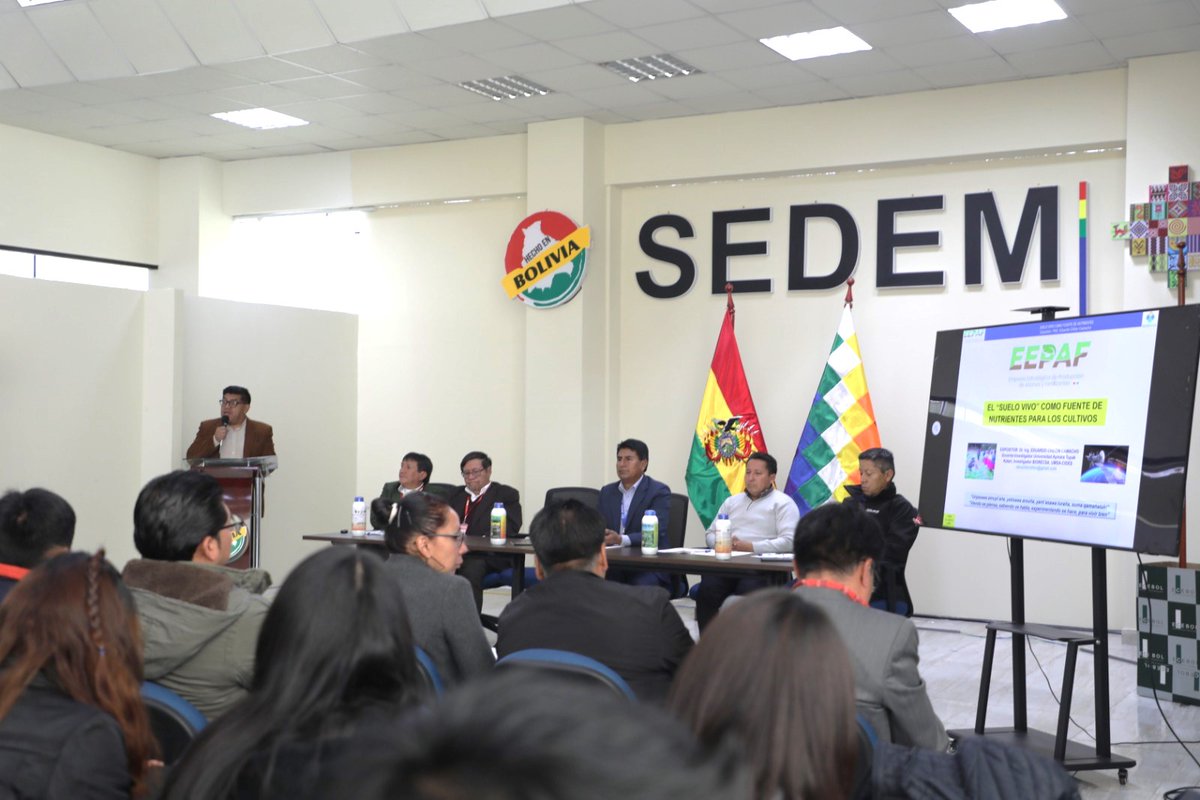 Sedem_Bolivia's tweet photo. #SedemSomosIndustriaBoliviana| La Empresa Estratégica de Producción de Abonos y Fertilizantes - #EEPAF realizó el Taller de Capacitación “Eficiencia y Eficacia en la Fertilización de Base de Foliar” a profesionales y técnicos del #IPDSA, #INIAF, #Senasag, municipios y de la https://t.co/yKbjGCl0BE