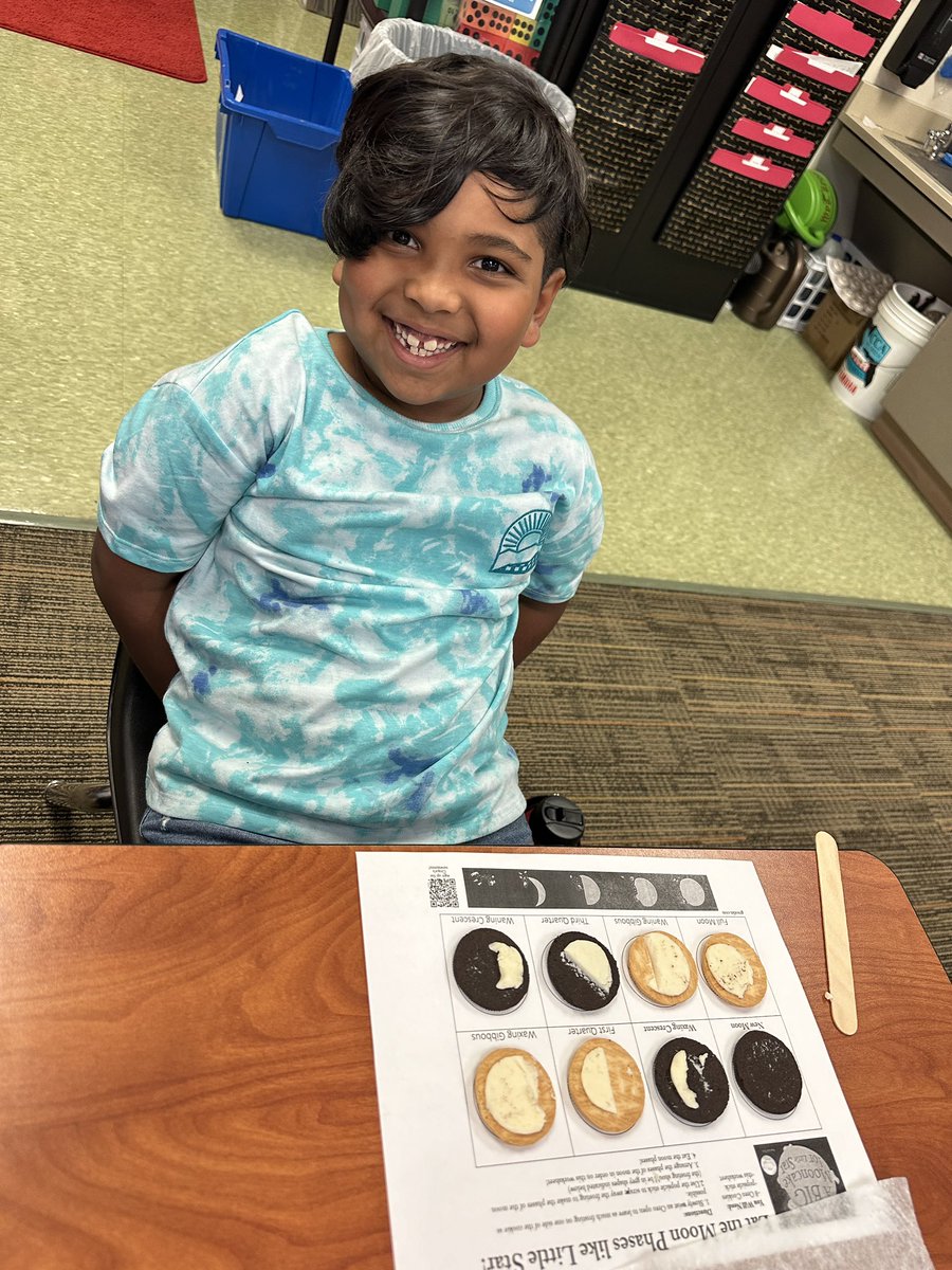 Today students celebrated the Mid-Autumn Festival by trying moon cakes and engaging in a moon phase activity. Thanks for the inspiration, <a href="/pacylin/">Grace Lin</a>!