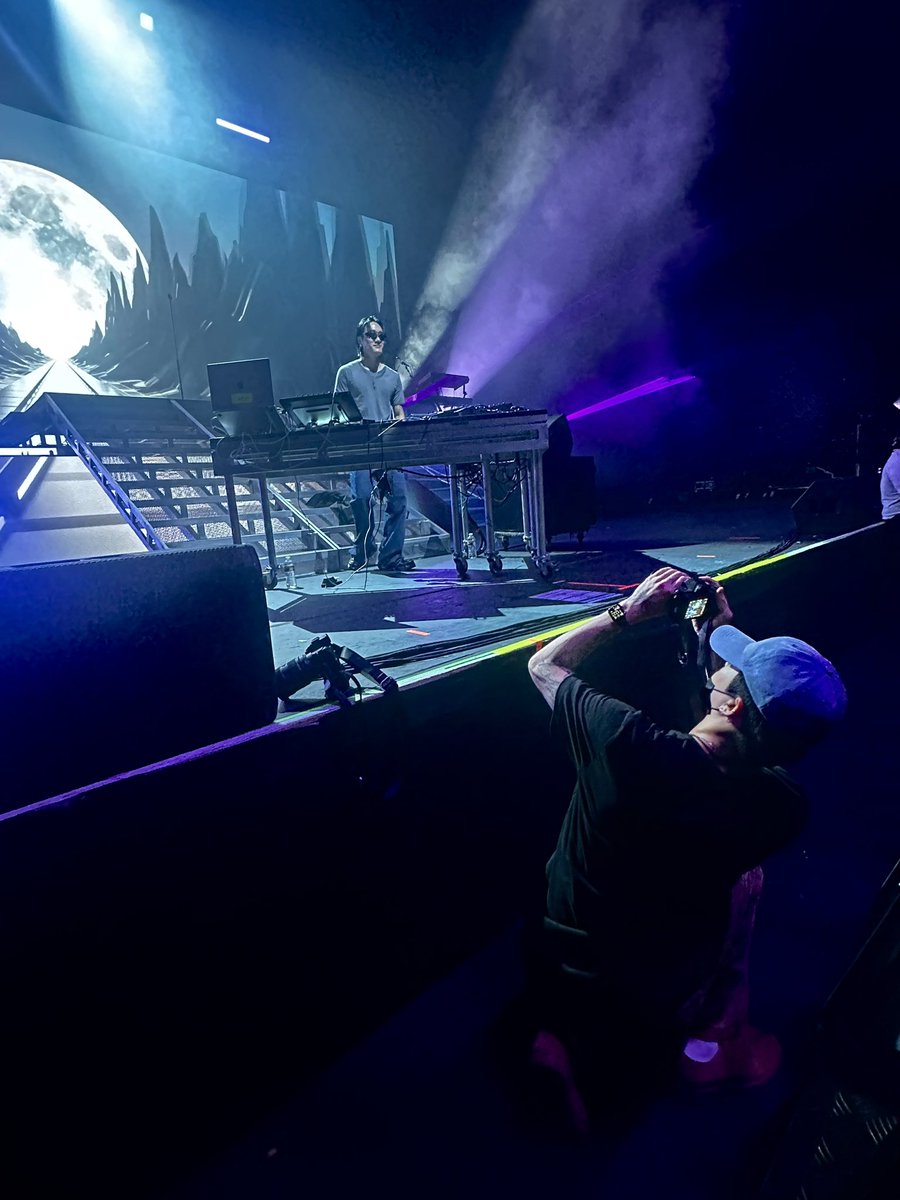 DPRGuides's tweet image. I would see John running from one end to another, trying to get all angles. 
The dedication he has!! 🥹