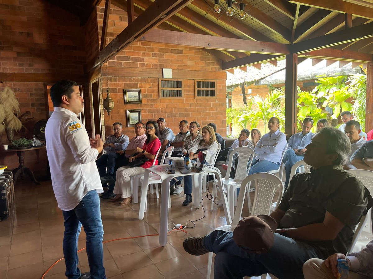 SecPlaneaCaldas's tweet photo. #Plan500 🚀 Agradecemos el empeño visionario de #Anserma para impulsar la vocación logística de Caldas. Desde nuestro gobierno con un desarrollo regional, estamos trabajando en la articulación con el sector privado y en la proyección de un gran Corredor Logístico y Agroindustrial https://t.co/sfSwQNA0D3