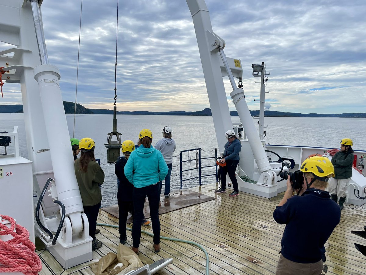 Polar Gliders (@polargliders) on Twitter photo Loving 🫶🏼 the enthusiasm of our <a href="/Naturvetenskap/">Naturvetenskap/GU</a> Masters students doing their own experiments in our local fjords on <a href="/rv_skagerak_gu/">R/V Skagerak</a> Loving 🫶🏼 the enthusiasm of our <a href="/Naturvetenskap/">Naturvetenskap/GU</a> Masters students doing their own experiments in our local fjords on <a href="/rv_skagerak_gu/">R/V Skagerak</a>