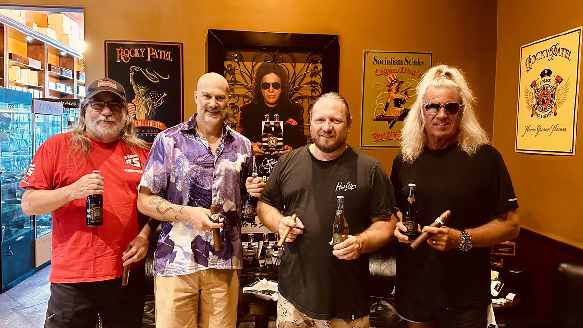 LeifLunatic's tweet photo. It's about time to once again treat the crew to more @genesimmons @moneybagsodas #SodaRoyalty and smoke more #AganorsaLeaf #JFR #Lunatic 10x80 cigars. #LivingInSin #SizeMatters #LargerThanLife @TobaccoLeafNV https://t.co/s9Yx2UyvUs