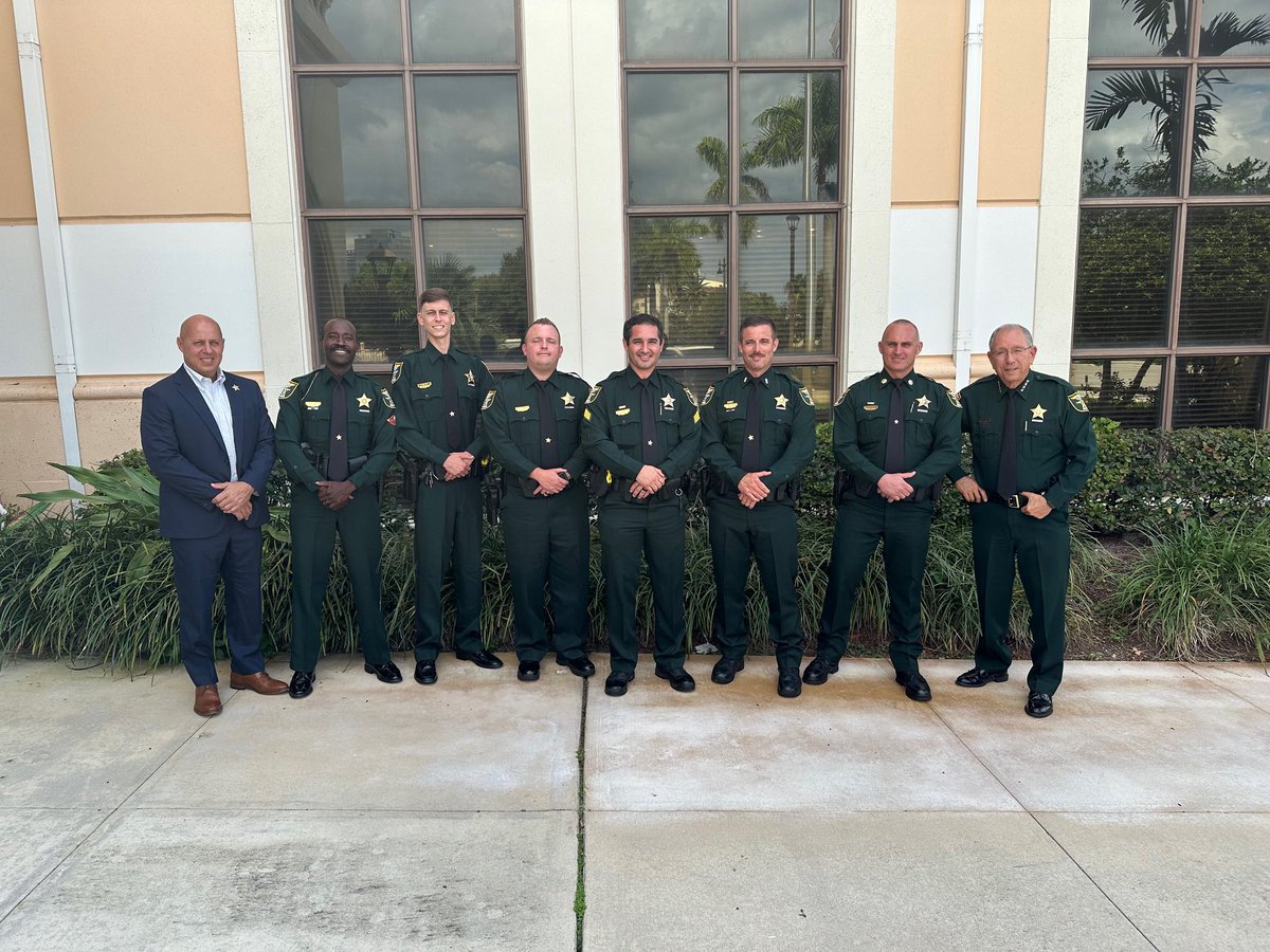 These are the men involved in the Ryan Routh takedown, outside our station along with Sheriff William Snyder and Chief Deputy John Budensiek: 

Deputy Gedeon Brenovil 
Deputy Nicholas Clifford Shaw 
Det. Dominic Ferrusi 
Sgt. Sam Kimmel 
Lt. Travis Dykes
Major Josh Kloster
<a href="/WPTV/">WPTV</a>