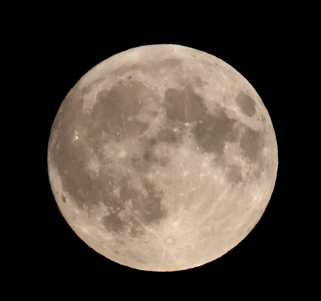 Full Moon over #Cardiff tonight 🌙