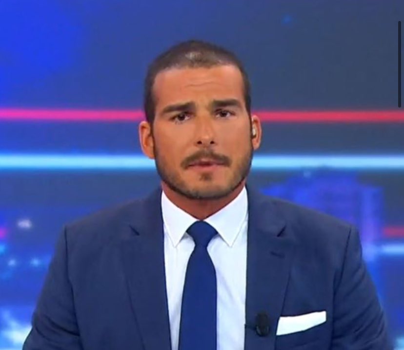 Toda a gente comentou quando a Catarina Martins ficou loira, mas ninguém diz nada agora que o João Póvoa Manheiro passou de 007 italiano para rapper do Cacém
