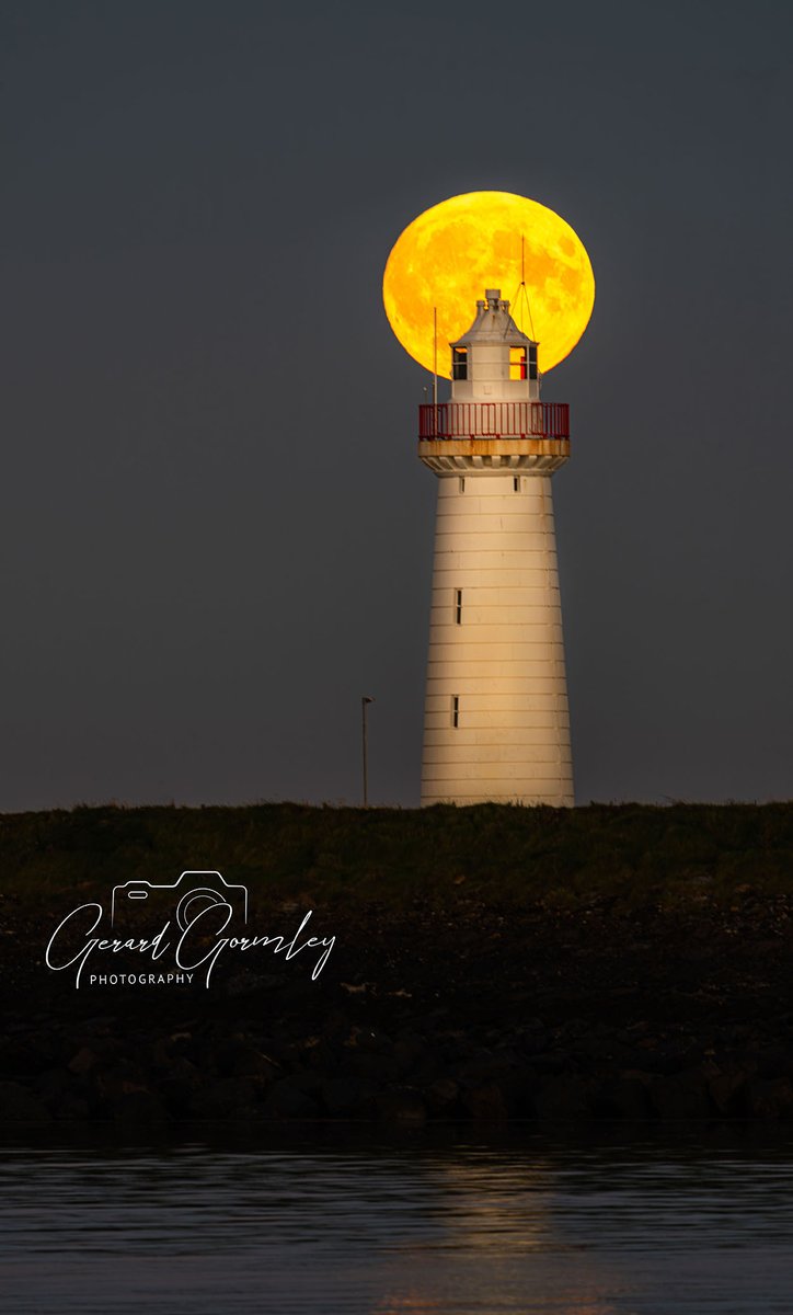 Some shots of the #moonrise over Donaghadee this evening