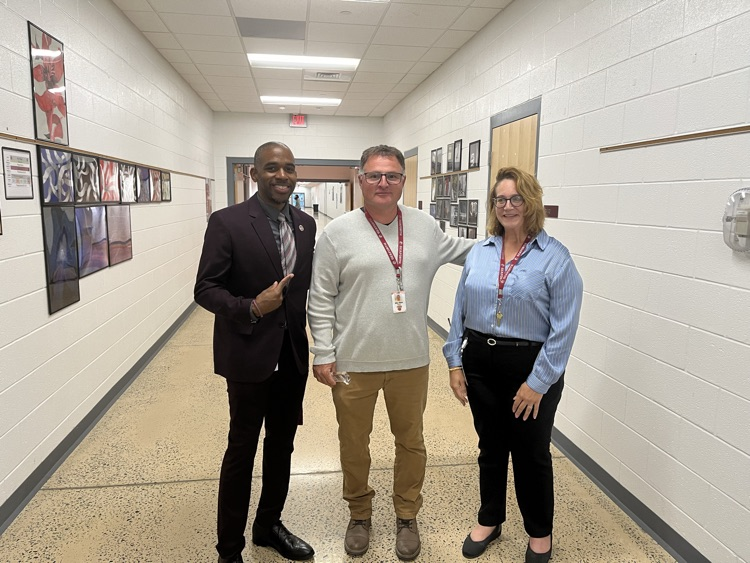 Congrats to Mr. White, who is Seaforth's Art Teacher!!! Mr. White is CCS Power of One Award Winner for September!!! Awesome accomplishment!!
#seaforthstaffaccomplishment