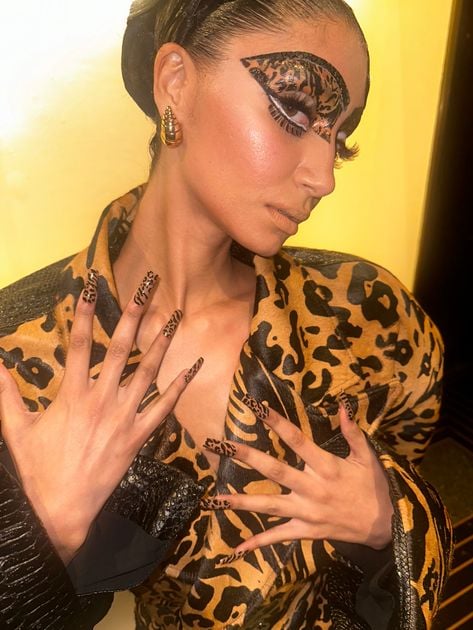Grunge Glam with Addiction Tokyo at NYFW SS25: The 90s had a moment in these manicures. nailsmag.com/1092099/grunge…